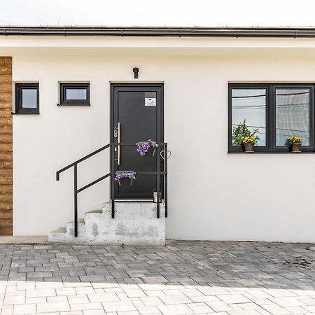 Sunny Apartment With Free Parking 兹沃伦 外观 照片