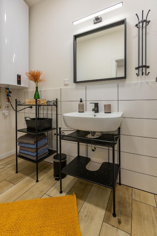 Sunny Apartment With Free Parking 兹沃伦 外观 照片