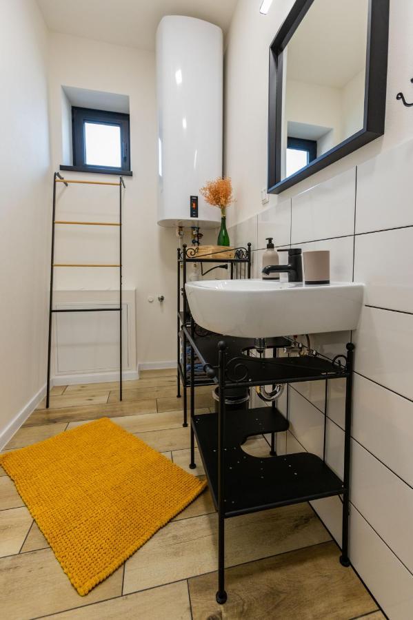 Sunny Apartment With Free Parking 兹沃伦 外观 照片