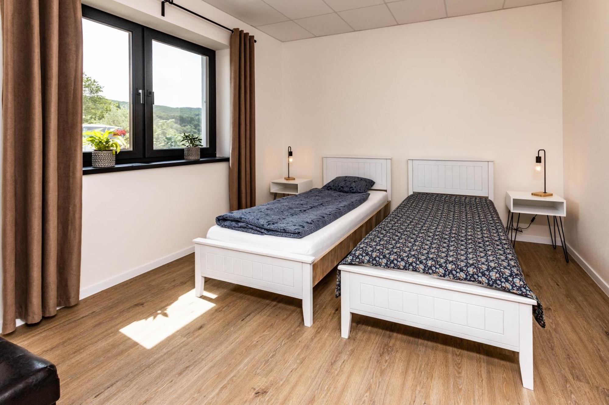 Sunny Apartment With Free Parking 兹沃伦 外观 照片