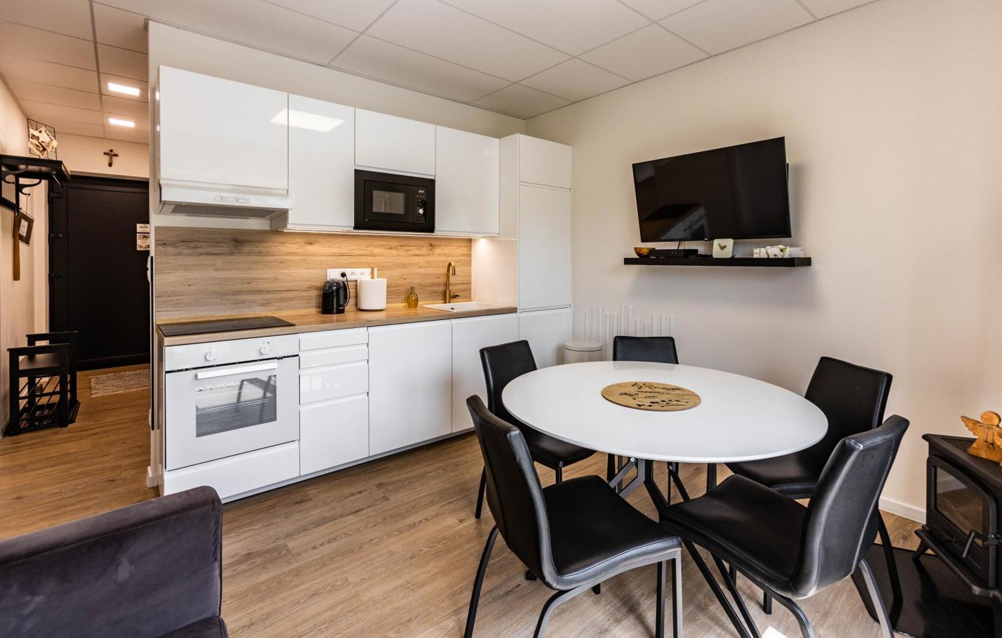 Sunny Apartment With Free Parking 兹沃伦 外观 照片