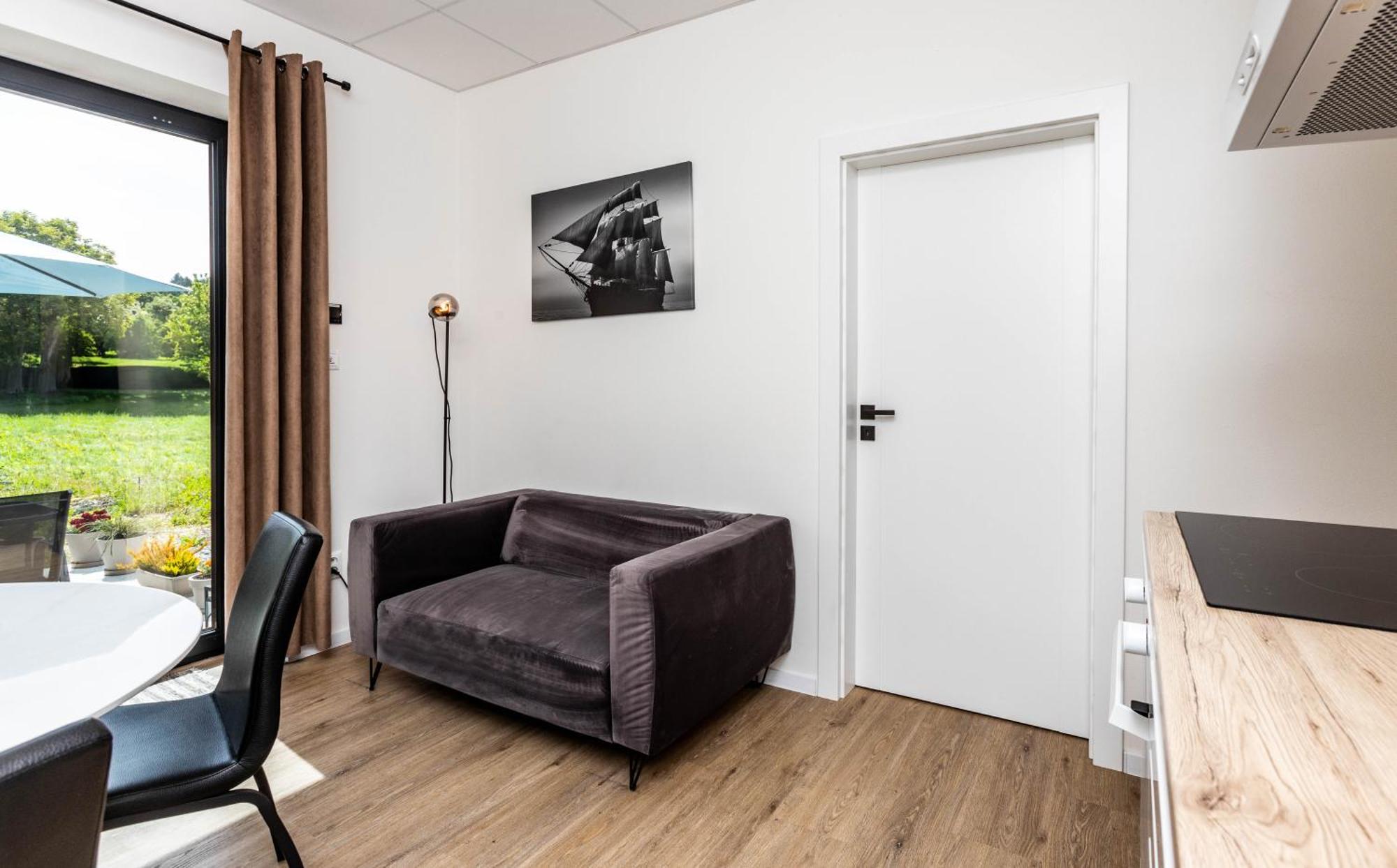 Sunny Apartment With Free Parking 兹沃伦 外观 照片