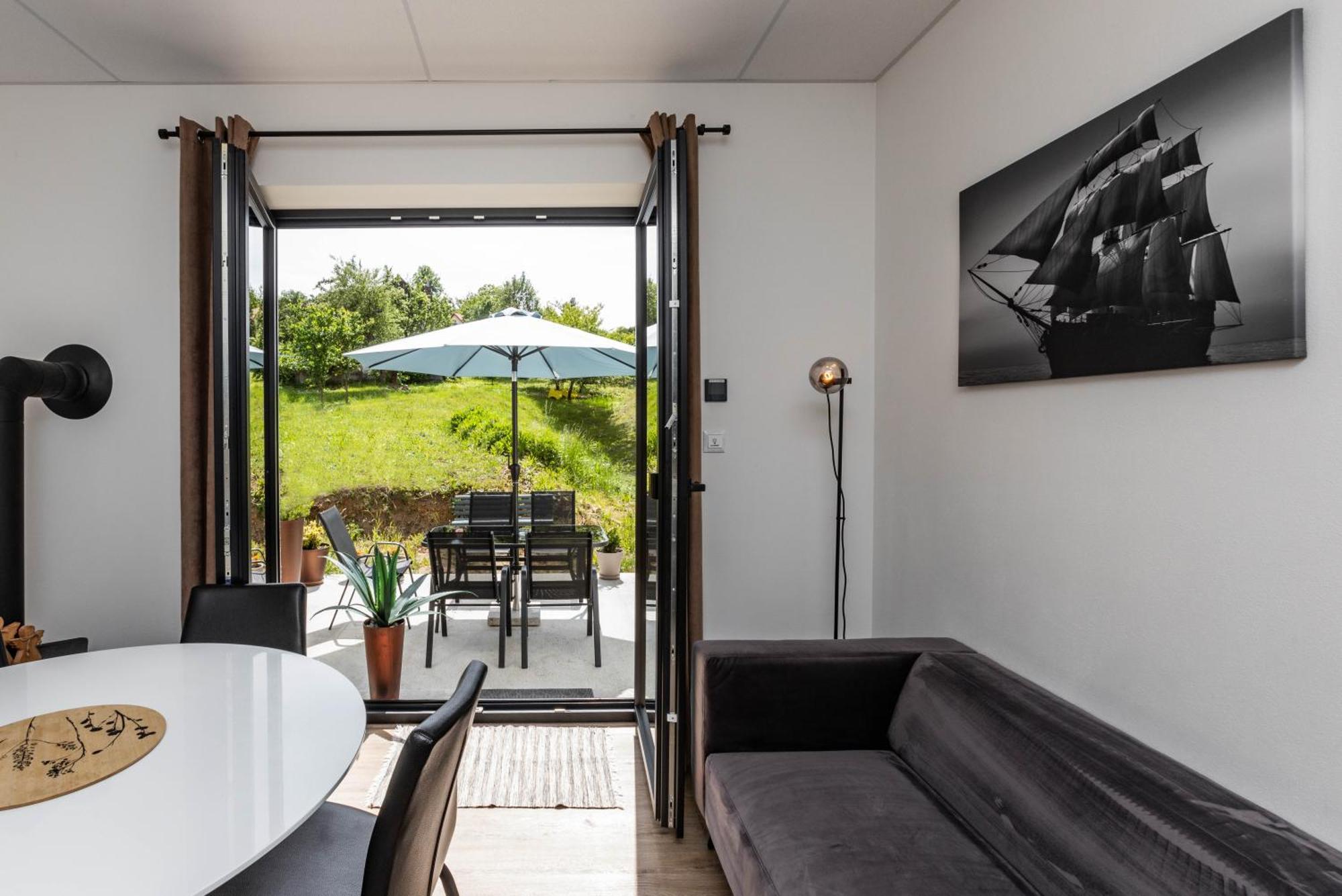 Sunny Apartment With Free Parking 兹沃伦 外观 照片